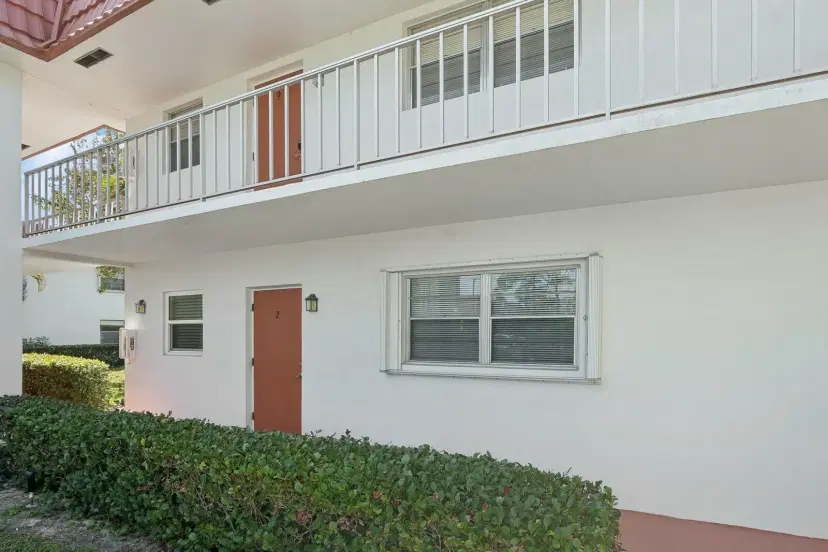Picture of 2600 SE Ocean Boulevard J2, Stuart FL 34996