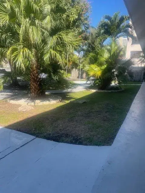Picture of 467 Golden Isles Dr 107, Hallandale Beach, FL 33009