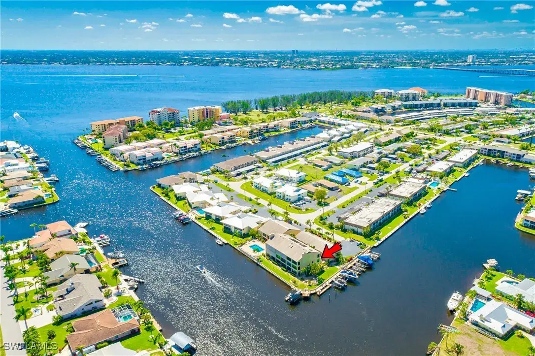 Picture of 1903 SE 40Th Ter 104, Cape Coral, FL 33904