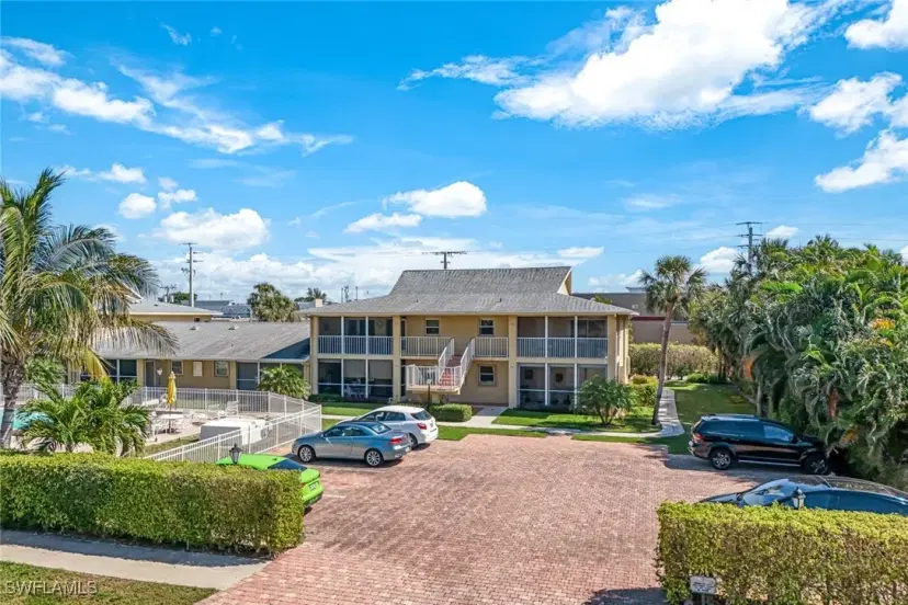 Picture of 2000 Alamanda Dr 206, Naples FL 34102
