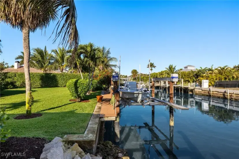 Picture of 1525 Osprey Ave, Naples FL 34102