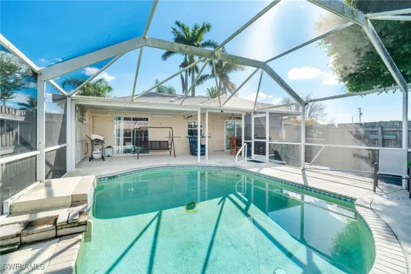 Picture of 2117 SE 2Nd St, Cape Coral FL 33990