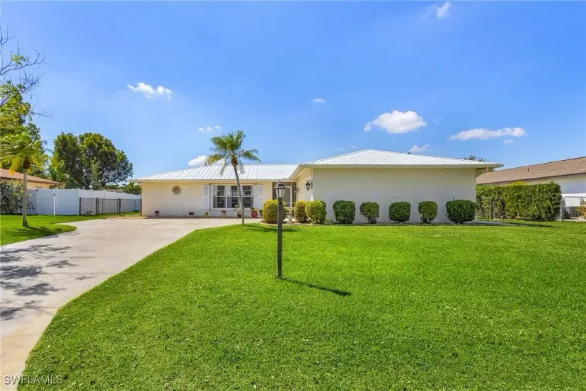 Picture of 5581 Amoroso Dr, Fort Myers FL 33919