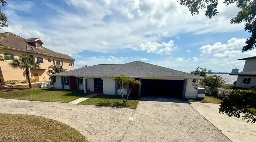 Picture of 111 E North Shore Ave, North Fort Myers FL 33917