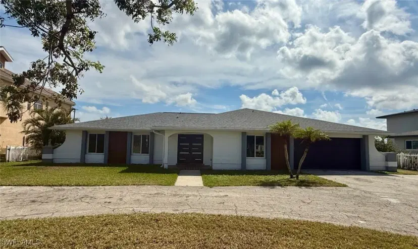 Picture of 111 E North Shore Ave, North Fort Myers FL 33917