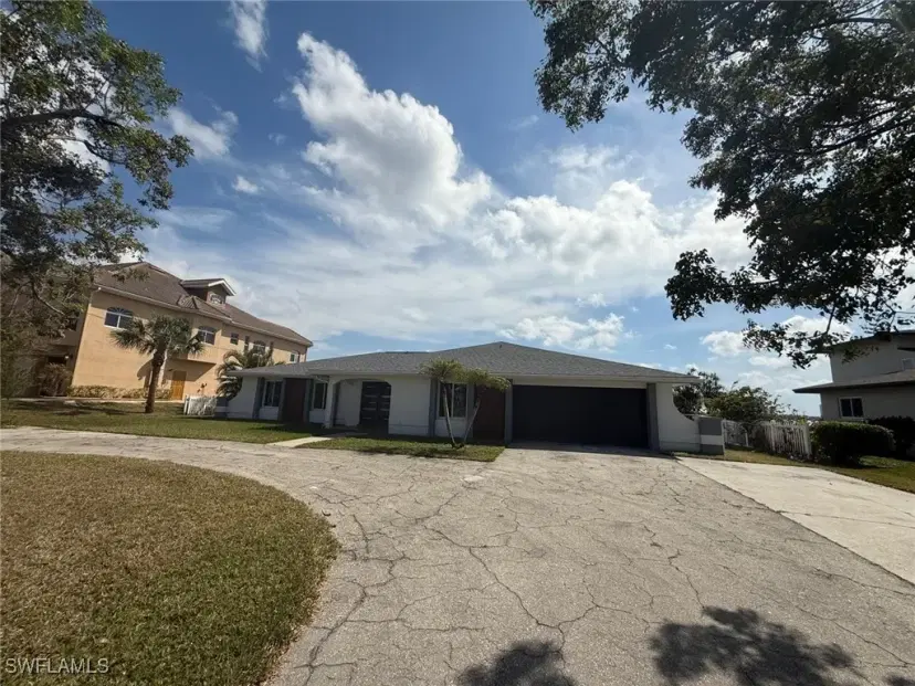 Picture of 111 E North Shore Ave, North Fort Myers FL 33917
