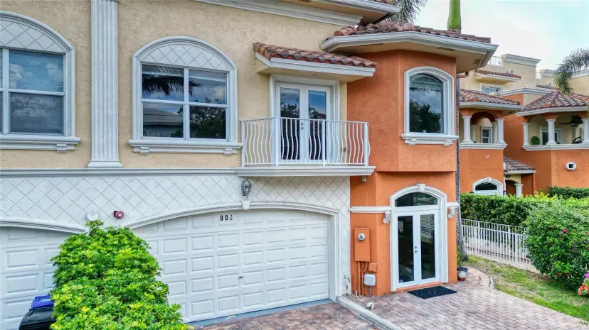 Picture of 903 NE 17Th Way 104, Fort Lauderdale FL 33304