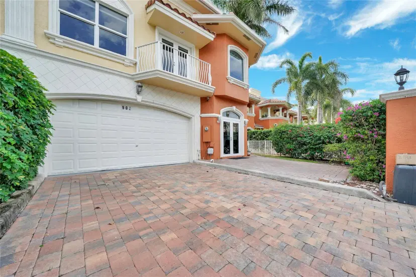 Picture of 903 NE 17Th Way 104, Fort Lauderdale FL 33304