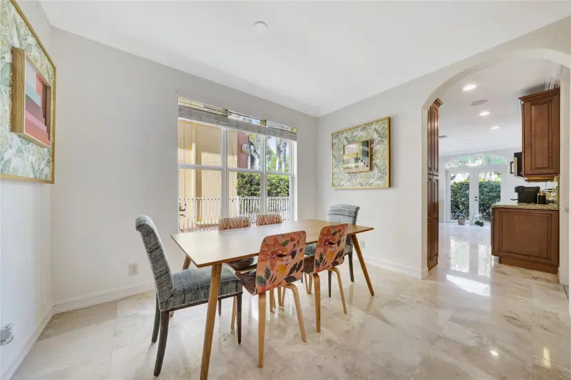 Picture of 903 NE 17Th Way 104, Fort Lauderdale FL 33304