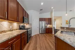 Picture of 2001 Tarpon Bay Dr N 202, Naples, FL 34119