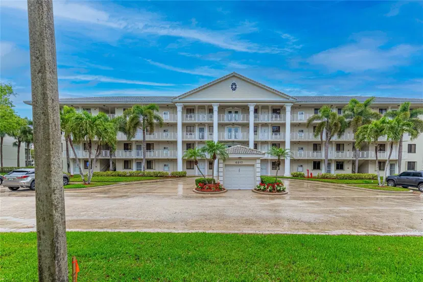 Picture of 6217 Balboa Cir 402, Boca Raton FL 33433