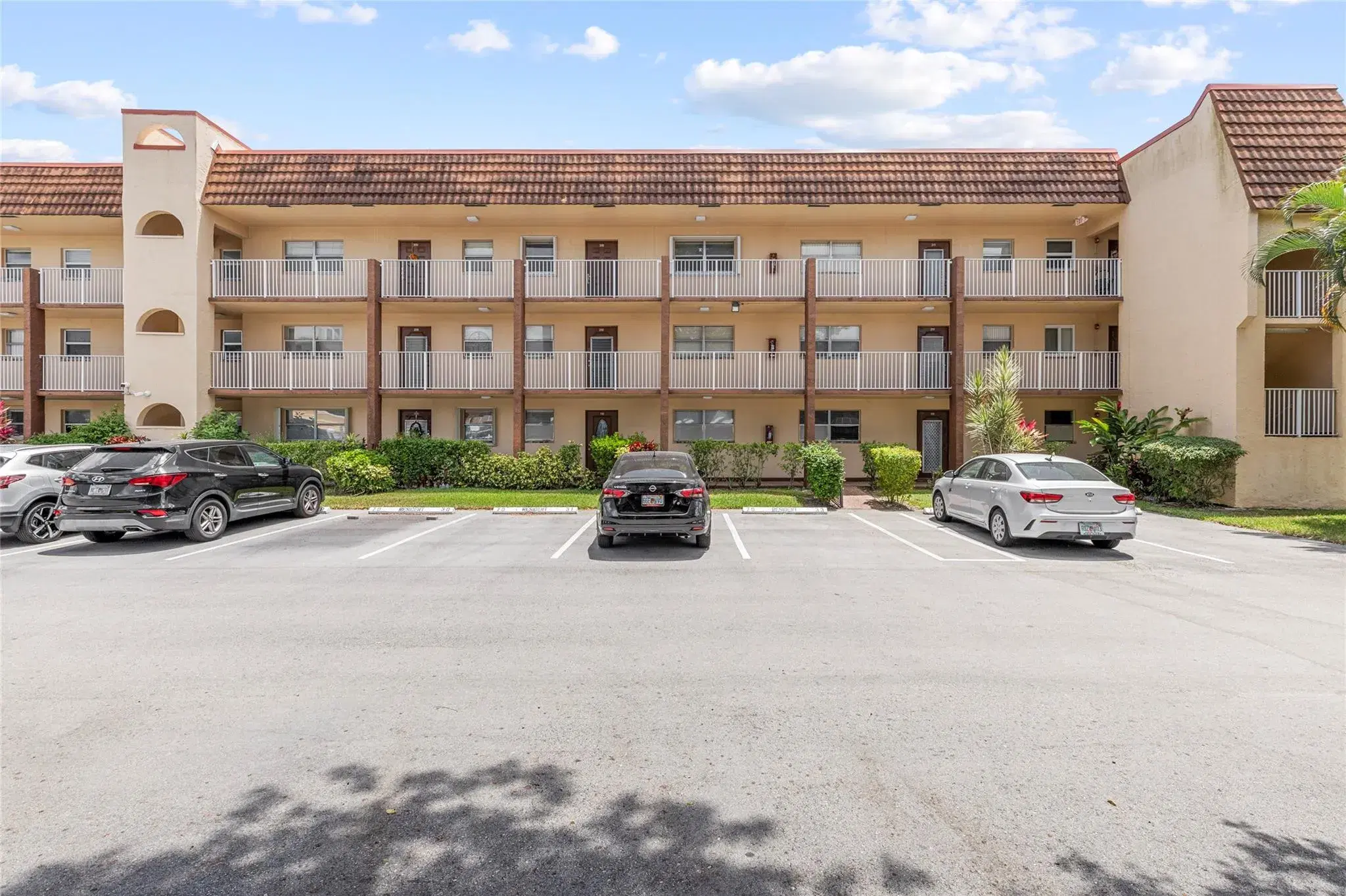 Picture of 2711 N Pine Island Rd 112, Sunrise, FL 33322