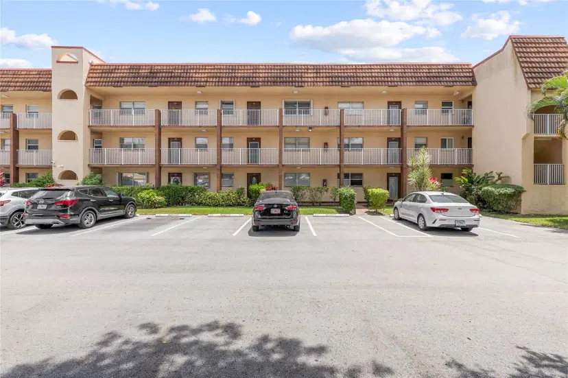 Picture of 2711 N Pine Island Rd 112, Sunrise FL 33322