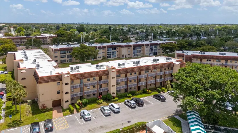 Picture of 2711 N Pine Island Rd 112, Sunrise FL 33322