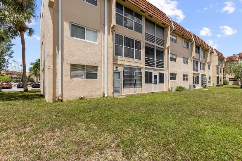 Picture of 2711 N Pine Island Rd 112, Sunrise FL 33322