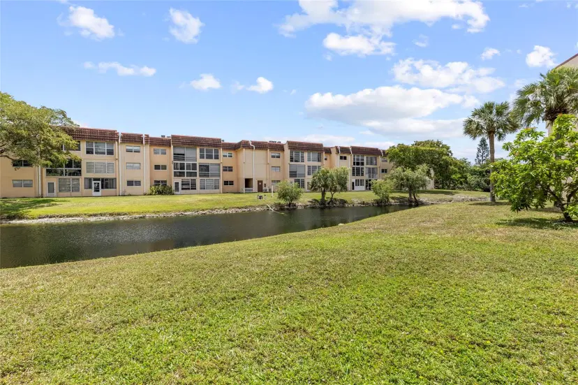 Picture of 2711 N Pine Island Rd 112, Sunrise FL 33322