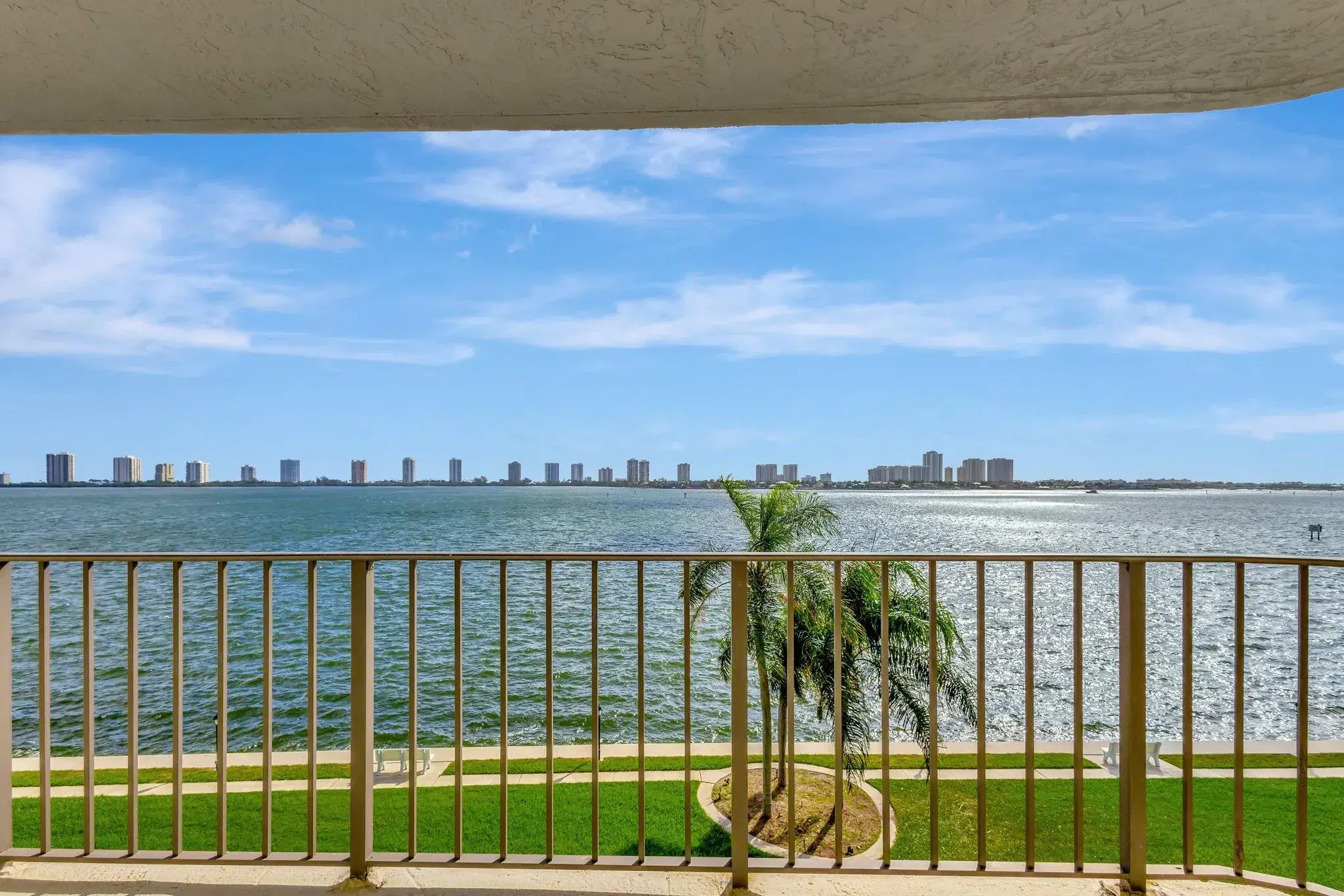Picture of 801 Lake Shore Dr 403, Lake Park, FL 33403