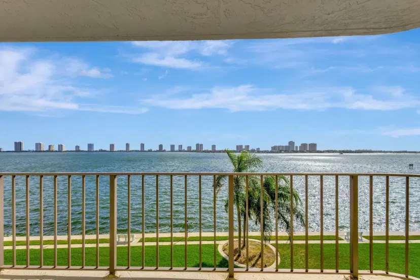 Picture of 801 Lake Shore Dr 403, Lake Park FL 33403