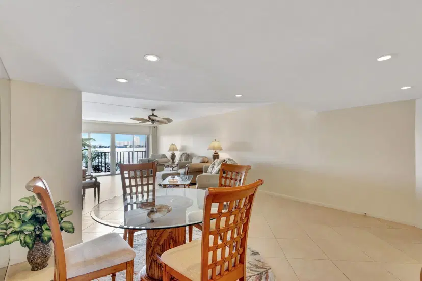 Picture of 801 Lake Shore Dr 403, Lake Park FL 33403