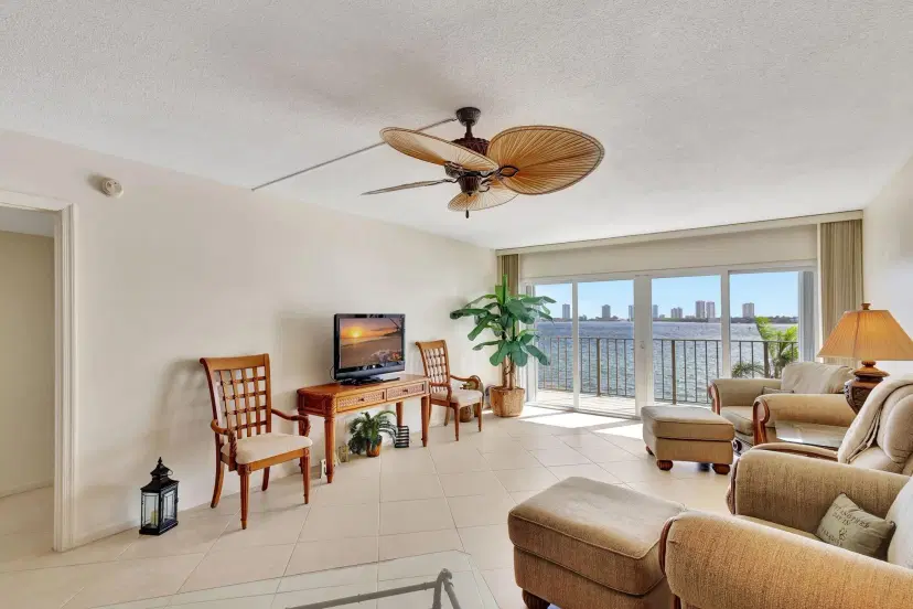 Picture of 801 Lake Shore Dr 403, Lake Park FL 33403