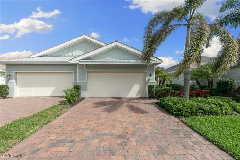 Picture of 14888 Edgewater Cir, Naples FL 34114