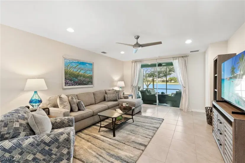 Picture of 14888 Edgewater Cir, Naples FL 34114