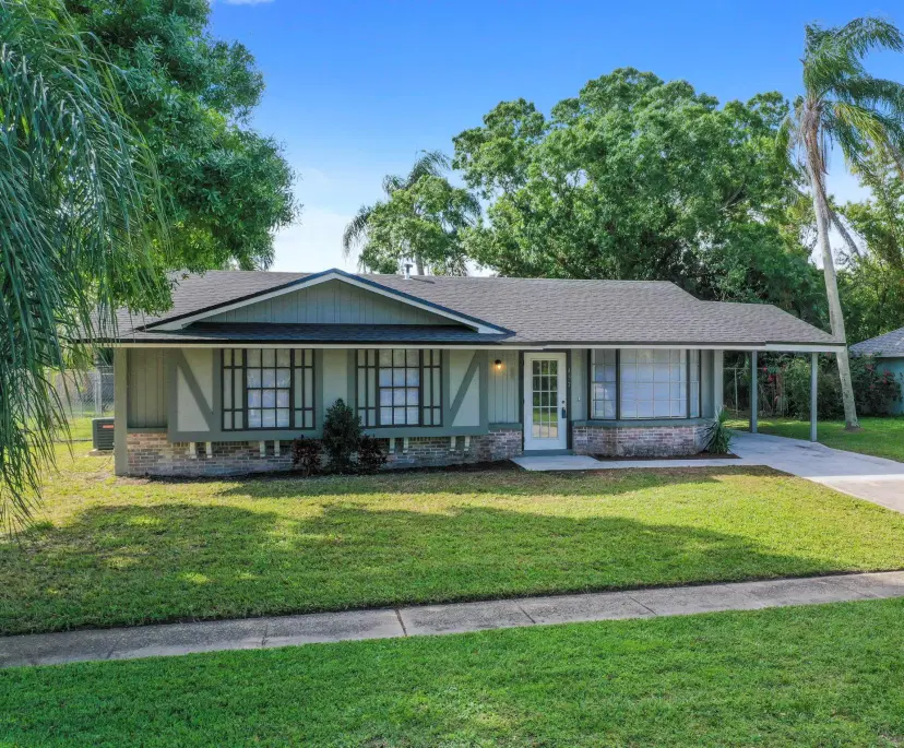 Picture of 457 NE Camelot Drive, Port St Lucie FL 34983