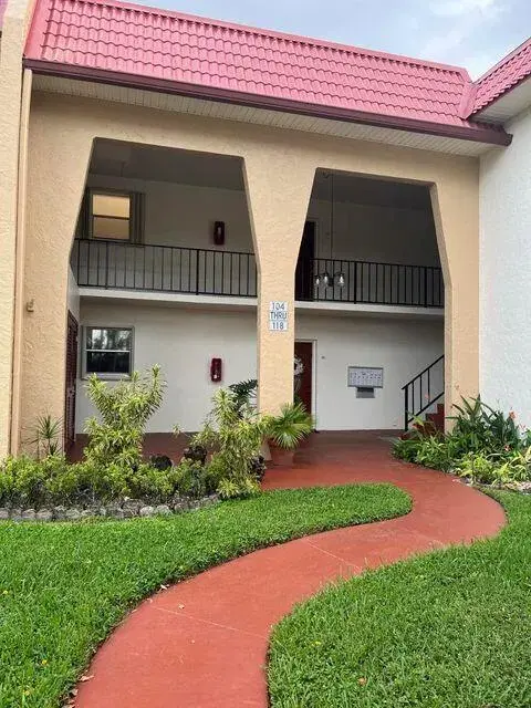Picture of 110 Lake Anne Drive 110, West Palm Beach FL 33411