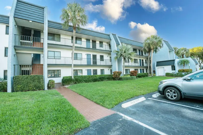 Picture of 4266 Deste Court 202, Lake Worth FL 33467