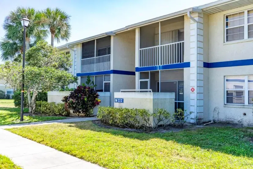 Picture of 1530 SE Royal Green Circle N105, Port St Lucie FL 34952