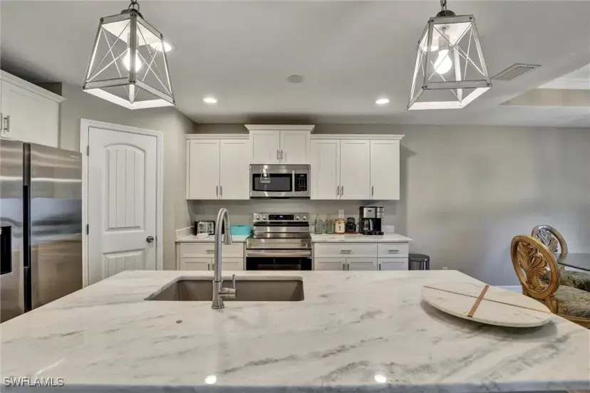 Picture of 470 Sunset Rd N, Rotonda West FL 33947