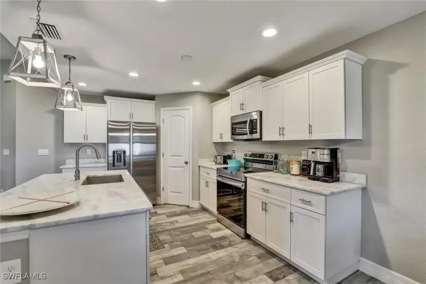 Picture of 470 Sunset Rd N, Rotonda West FL 33947