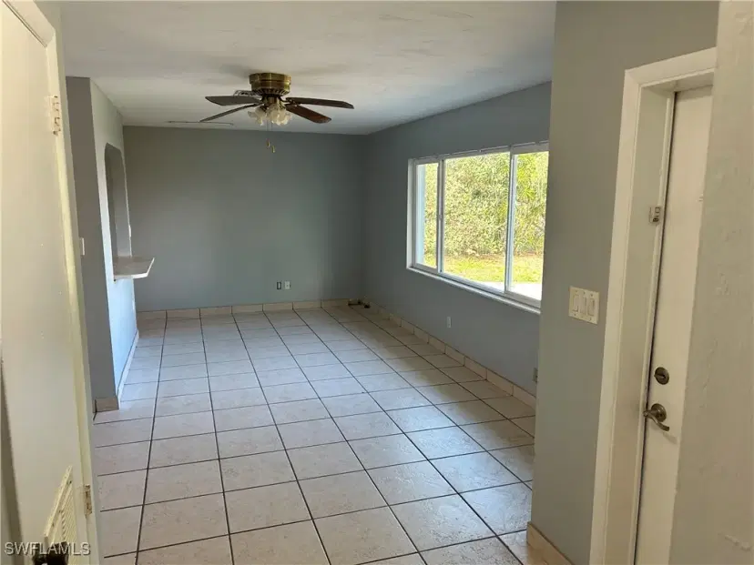 Picture of 1525 Lindale Cir, Lehigh Acres FL 33936
