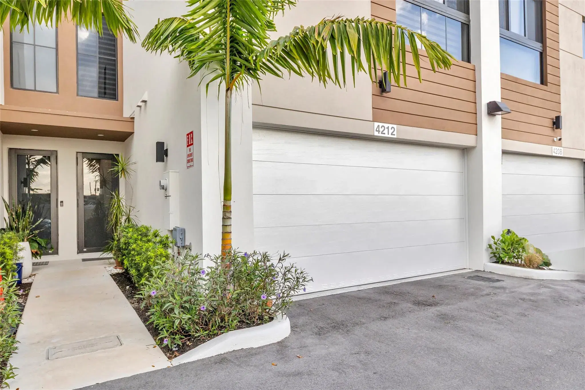 Picture of 4212 NE 7Th Ter 7, Oakland Park, FL 33334