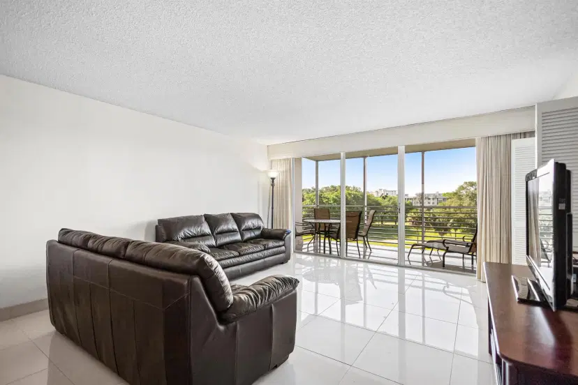 Picture of 3510 Oaks Way 501, Pompano Beach FL 33069