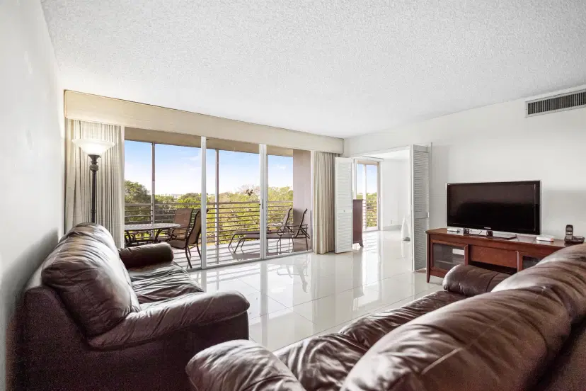 Picture of 3510 Oaks Way 501, Pompano Beach FL 33069