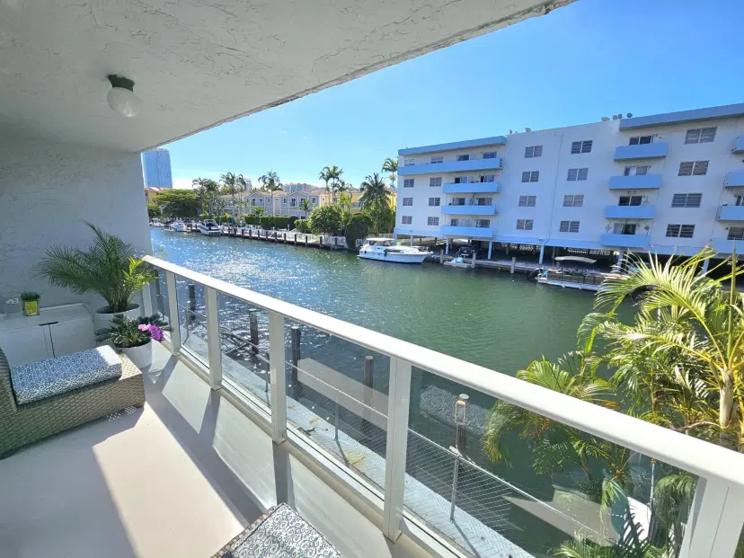 Picture of 3868 NE 169Th St 206, North Miami Beach FL 33160