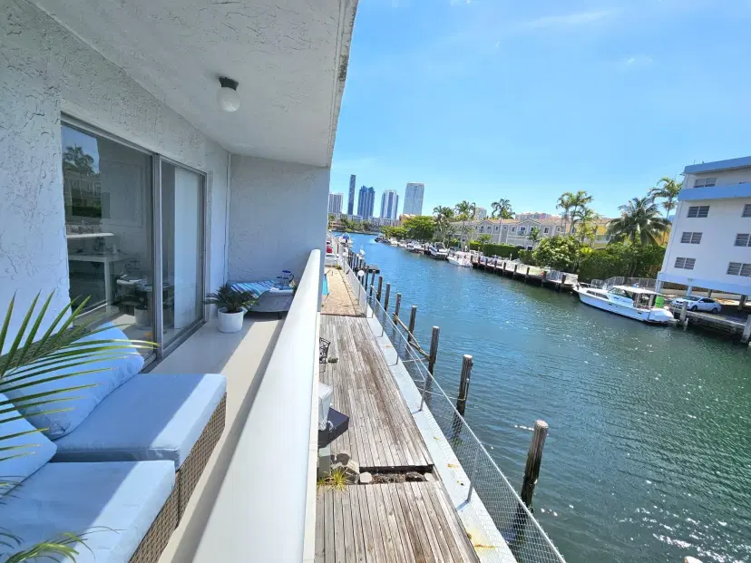 Picture of 3868 NE 169Th St 206, North Miami Beach FL 33160