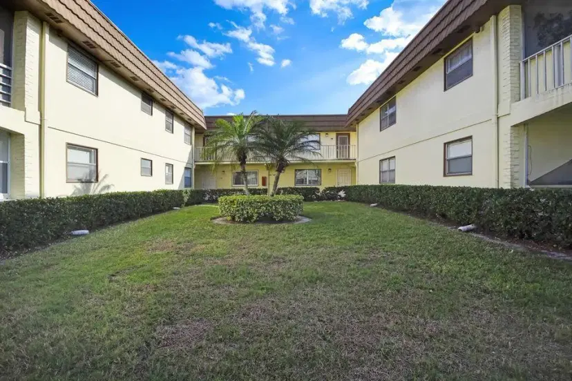 Picture of 102 Saxony Lane C, Delray Beach FL 33446