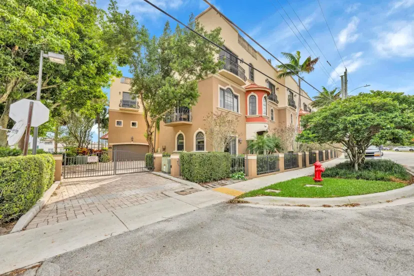 Picture of 2260 SE 7 Street, Pompano Beach FL 33062