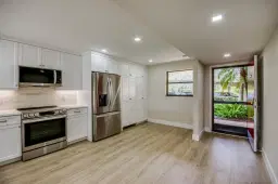 Picture of 1030 Us Highway 1 105, North Palm Beach, FL 33408