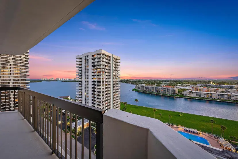 Picture of 108 Lakeshore Drive 1641, North Palm Beach FL 33408
