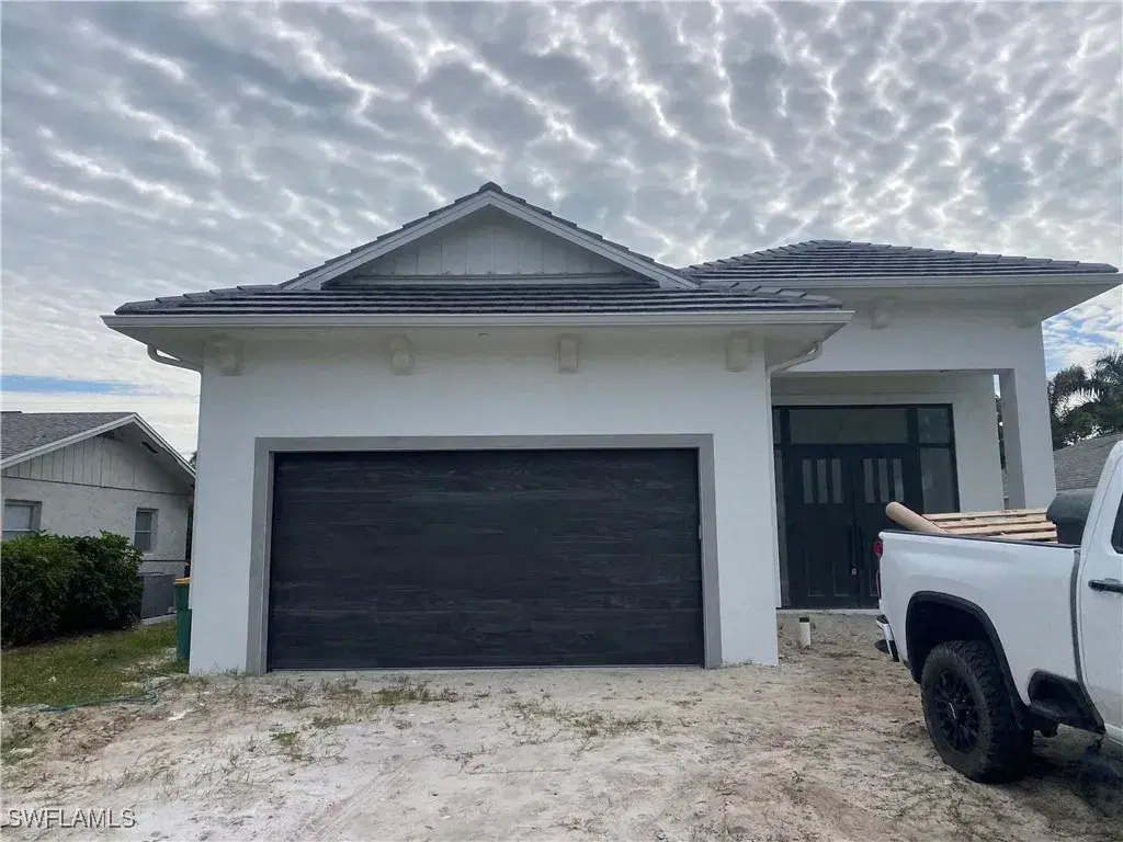 Picture of 668 93Rd Ave N, Naples, FL 34108