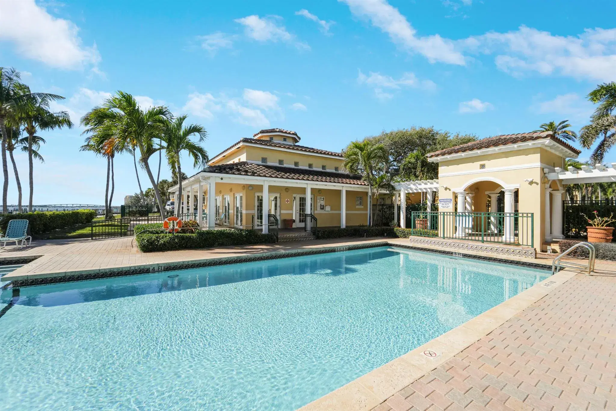 Picture of 1035 Lake Shore Drive 101, Lake Park, FL 33403