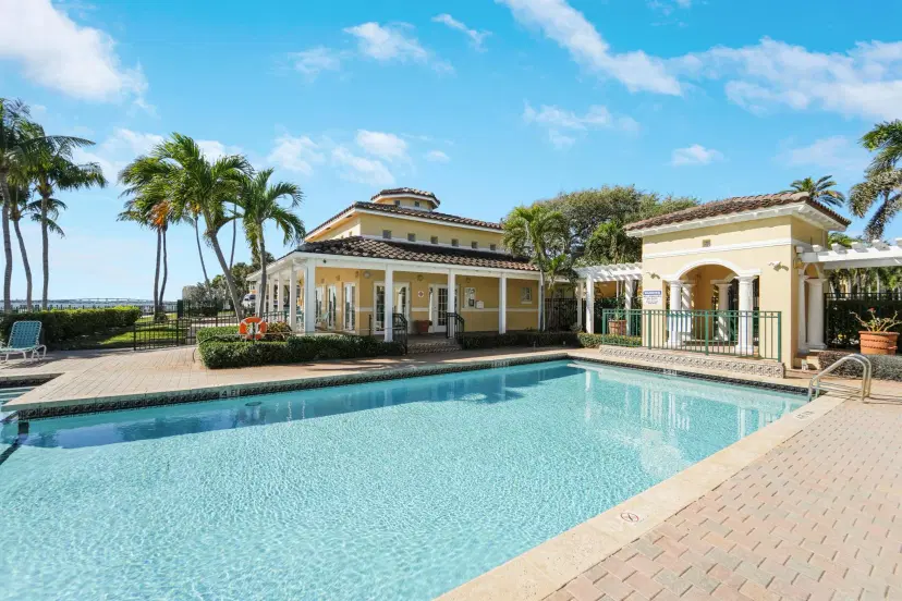 Picture of 1035 Lake Shore Drive 101, Lake Park FL 33403