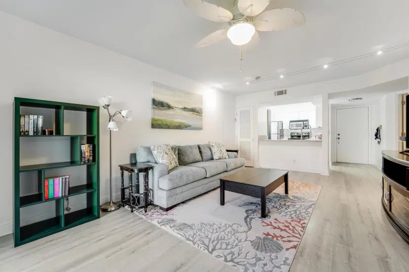 Picture of 1035 Lake Shore Drive 101, Lake Park FL 33403