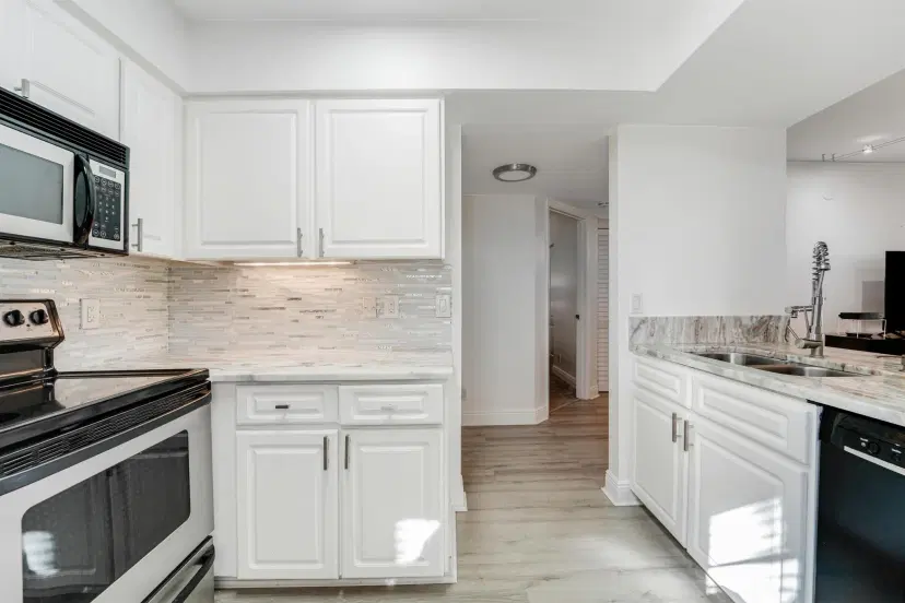 Picture of 1035 Lake Shore Drive 101, Lake Park FL 33403