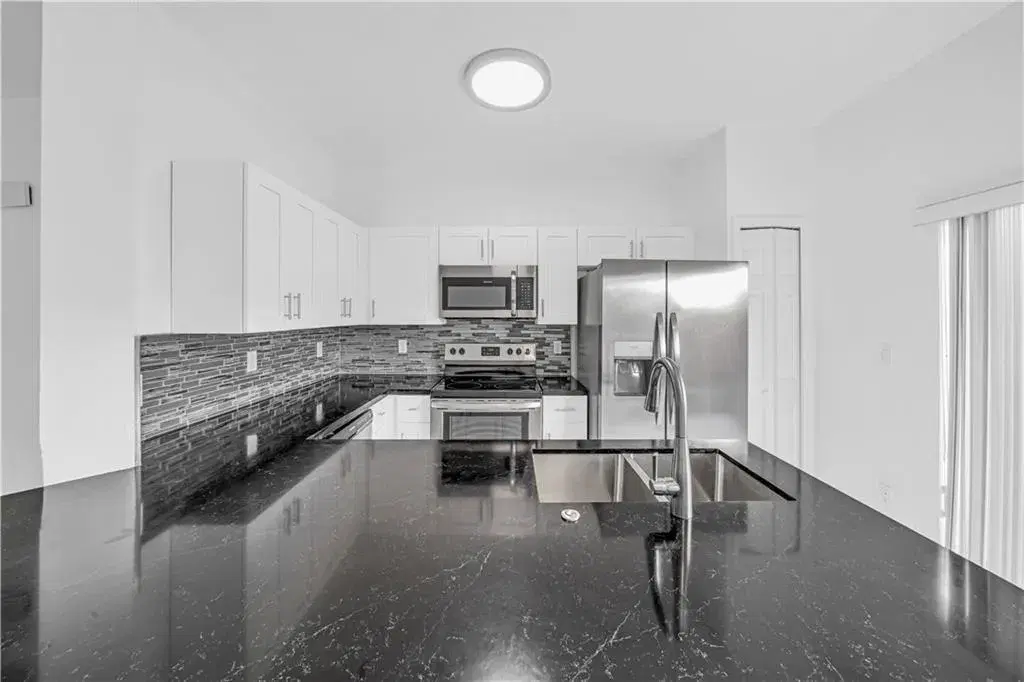 Picture of 8401 NW 107Th Ct 6-36, Doral, FL 33178