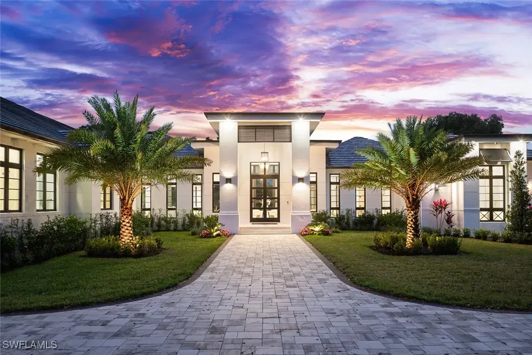 Picture of 445 West St, Naples, FL 34108
