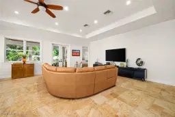 Picture of 4778 Europa Dr, Naples, FL 34105